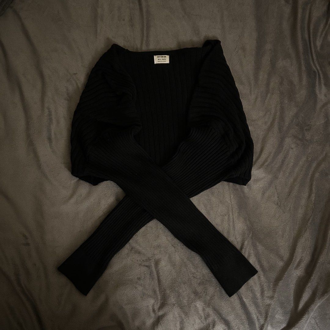 Cotton On Black Ribbed Cropped Sweater (Category: Longsleeves) located in Davao. Submitted by excessexpress (Listing ID 1462429142, Image 1). Description: Size : M/L on tag - Brand: Cotton On - Style: Ribbed cropped sweater - Color: Black - Neckline: Square - Sleeves: Long - Material: Super soft and stretchy - Styling: Pairs well with high-waisted jeans or skirts - Occasion: Suitable for casual or dressed-up looks.