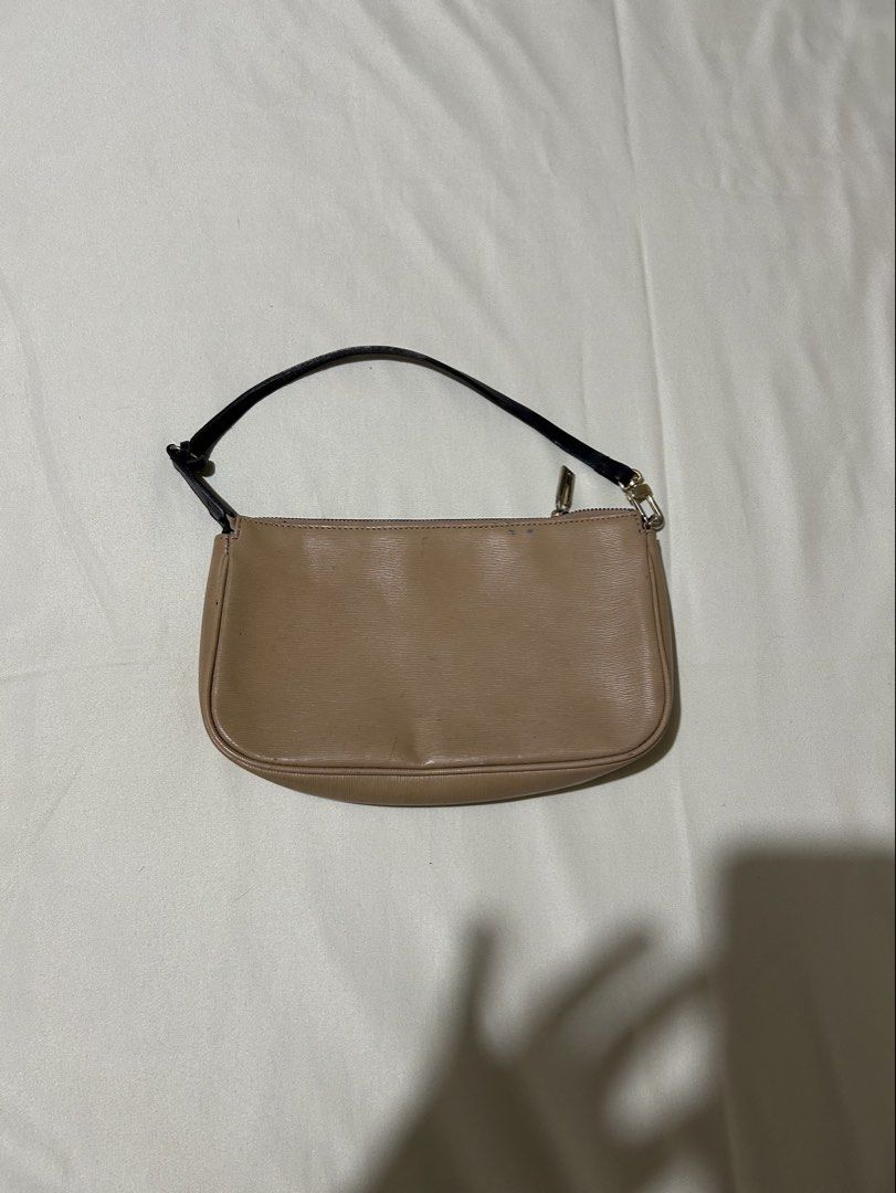 cream beige baguette bag (Category: Shoulder Bags) located in Pagadian. Submitted by yowna_declutters (Listing ID 1462408977, Image 1). Description: —loc: pagadian city payment first.