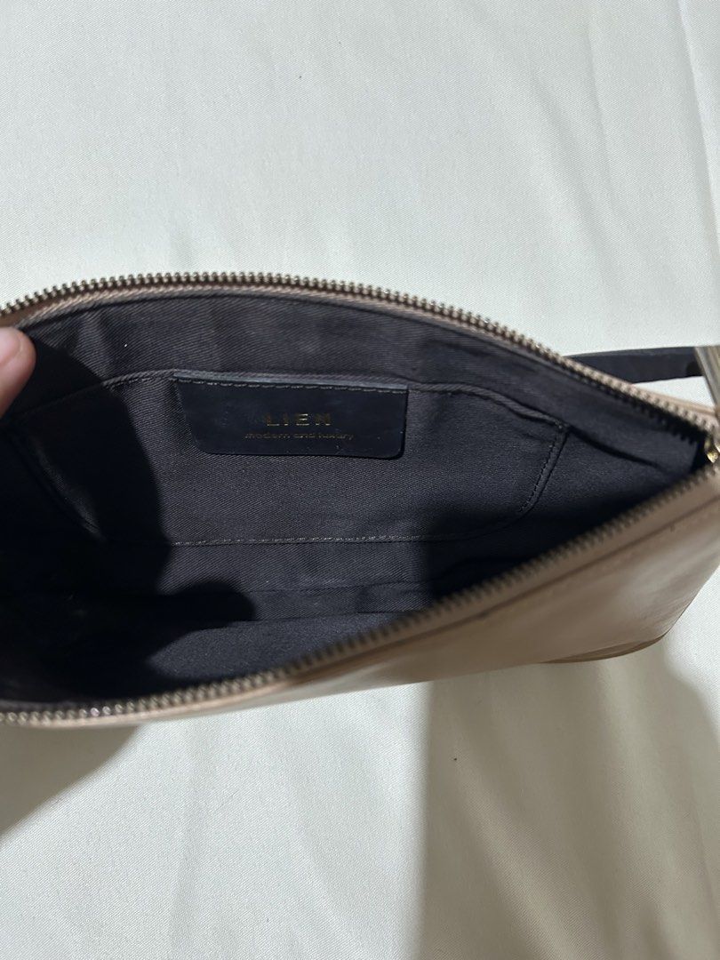 cream beige baguette bag (Category: Shoulder Bags) located in Pagadian. Submitted by yowna_declutters (Listing ID 1462408977, Image 3). Description: —loc: pagadian city payment first.