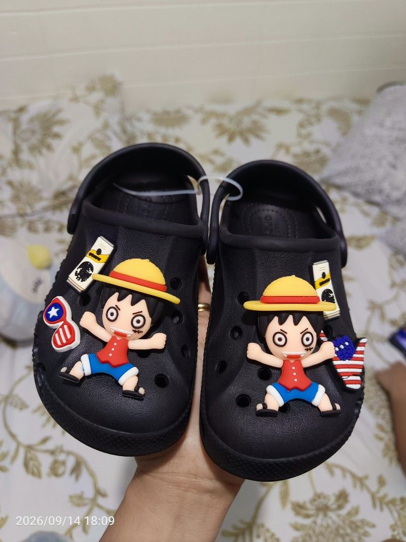 Crocs C11 (Category: Babies & Kids Fashion) located in Taguig. Submitted by thebelgas (Listing ID 1462320189, Image 3). Description: C11 - bought in Elysium Collection live selling unfortunately maliit na sa anak ko. shipping thru lalamove or J&T.