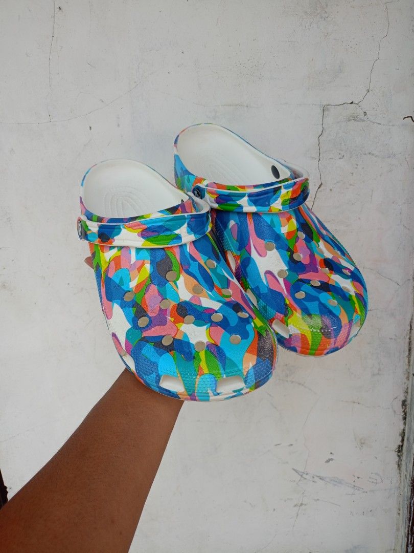 Crocs Classic Clog Multi-Color Abstract Pattern (Category: Slippers & Slides) located in Santiago. Submitted by street.hustlin (Listing ID 1462328316, Image 1). Description: PRE LOVE CROCS Size - 12 mens ( Euro 46 ) 9 / 10 condition Minimal sign of usage Excellent DM 📥 Location Santiago City Isabela ‼️ .