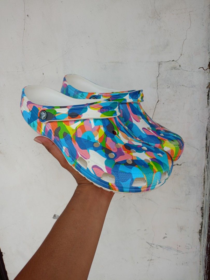 Crocs Classic Clog Multi-Color Abstract Pattern (Category: Slippers & Slides) located in Santiago. Submitted by street.hustlin (Listing ID 1462328316, Image 2). Description: PRE LOVE CROCS Size - 12 mens ( Euro 46 ) 9 / 10 condition Minimal sign of usage Excellent DM 📥 Location Santiago City Isabela ‼️ .