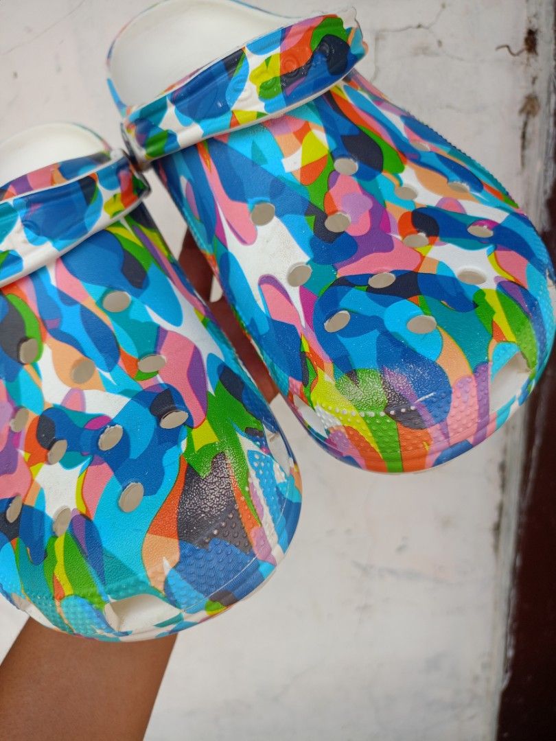 Crocs Classic Clog Multi-Color Abstract Pattern (Category: Slippers & Slides) located in Santiago. Submitted by street.hustlin (Listing ID 1462328316, Image 3). Description: PRE LOVE CROCS Size - 12 mens ( Euro 46 ) 9 / 10 condition Minimal sign of usage Excellent DM 📥 Location Santiago City Isabela ‼️ .