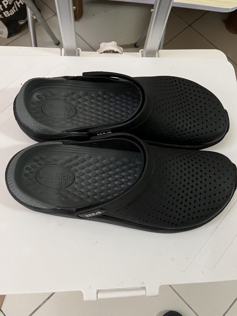 Crocs Literide (Category: Slippers & Slides) located in Las Pinas. Submitted by deepsouthe (Listing ID 1462266162, Image 2). Description: Crocs Literide M10, W12 Moderately used No issues Php1500 shipped Las Pinas area.