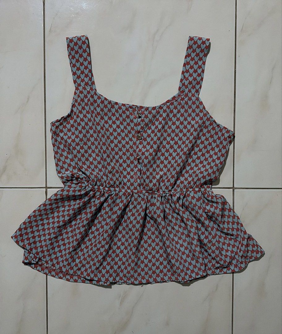 Cute Heart Print Peplum Top (Category: Sleeveless) located in Carmona. Submitted by camille.02 (Listing ID 1462370789, Image 1). Description: - Perplum top with a heart print - Cinched waist for a flattering silhouette - Button details down the front - Comfortable wide straps - Lightweight fabric, ideal for warm weather - Versatile for casual or dressed-up occasions.