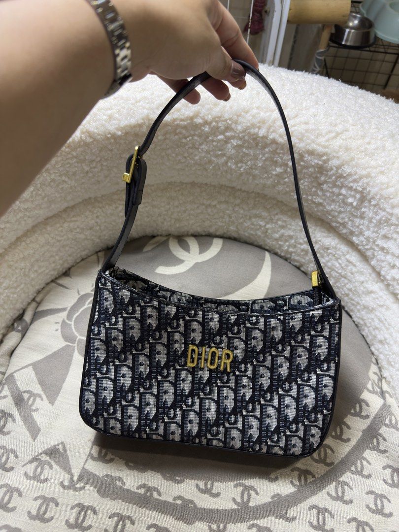 D!0r Kili/Shoulder Bag (Category: Shoulder Bags) located in Binmaley. Submitted by amayscollections (Listing ID 1462370595, Image 1). Description: N€w Arr!val $ale @üthent!c qual. Coded D!0r Kili/Shoulder Bag✨ Instock/Onhand✅ ₱6** nalang pay 1st add 70 C0D ✅💸 with box & dustbag prettiest & cutest in person ses no joke❣️ Pm 📩 Disclaimer: ‼️ This Page is not Associated or Affiliated with any of this following brands. For resell purpose only. We d