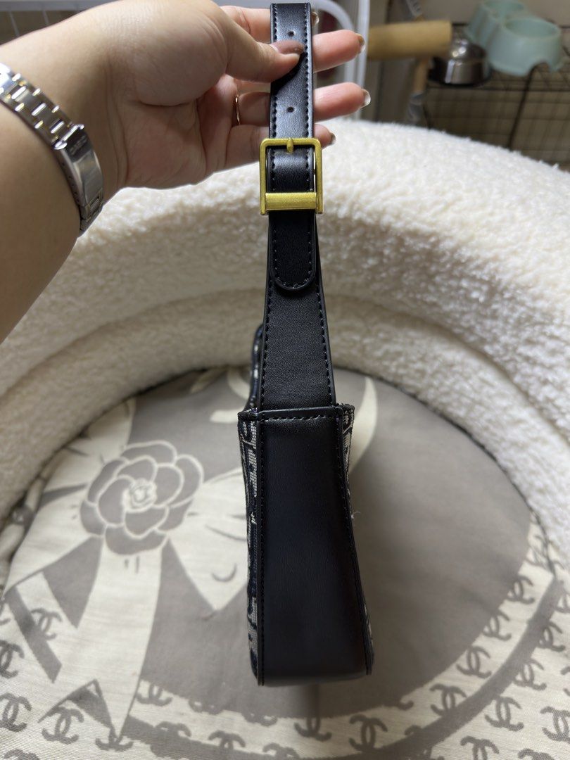 D!0r Kili/Shoulder Bag (Category: Shoulder Bags) located in Binmaley. Submitted by amayscollections (Listing ID 1462370595, Image 3). Description: N€w Arr!val $ale @üthent!c qual. Coded D!0r Kili/Shoulder Bag✨ Instock/Onhand✅ ₱6** nalang pay 1st add 70 C0D ✅💸 with box & dustbag prettiest & cutest in person ses no joke❣️ Pm 📩 Disclaimer: ‼️ This Page is not Associated or Affiliated with any of this following brands. For resell purpose only. We d