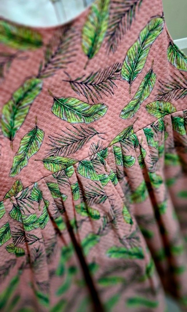 Dainty dress feather (Category: Babies & Kids Fashion) located in Quezon City. Submitted by thetetajabakes (Listing ID 1462384871, Image 3). Description: - preloved - outgrown clothes - RFS : Decluttering.