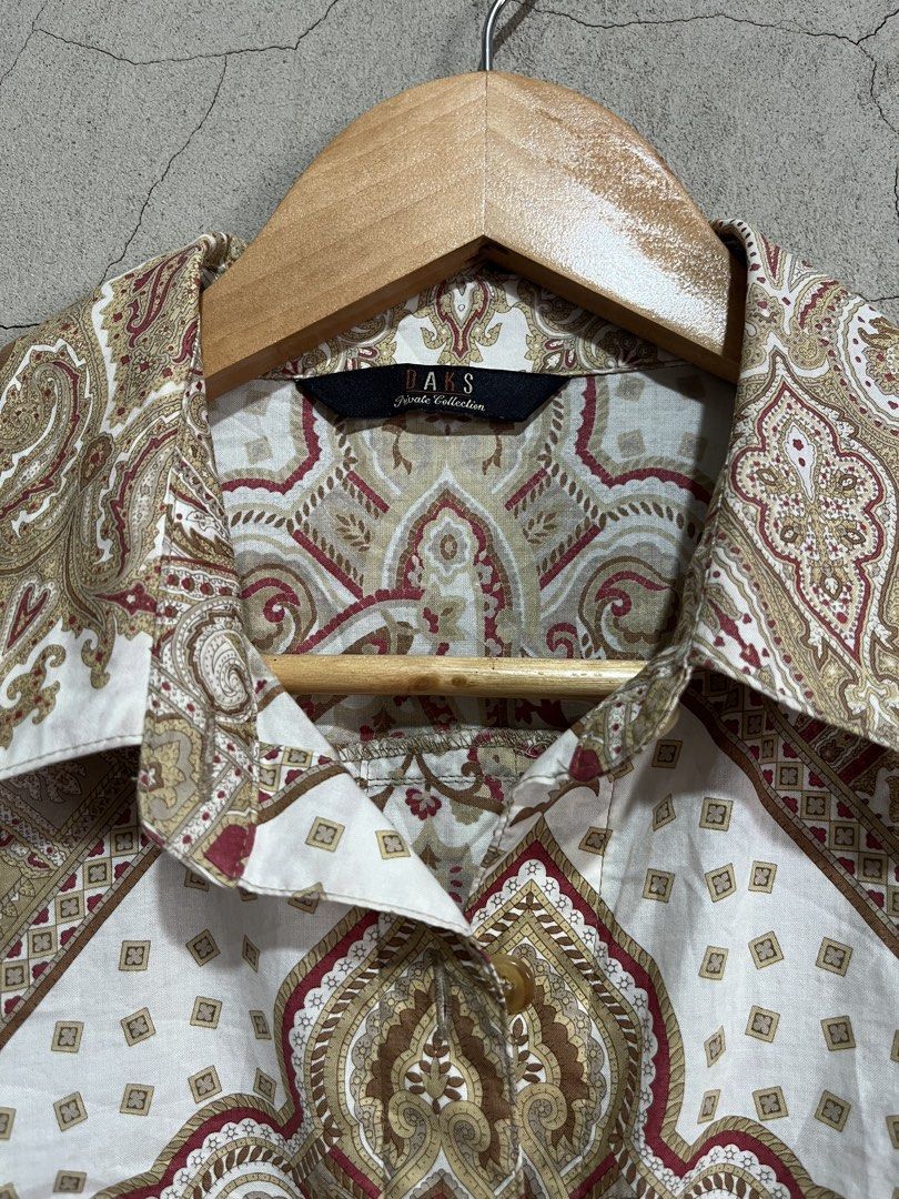 DAKS luxury line traditional print button down (Category: Luxury Apparel) located in Cagayan de Oro. Submitted by vintagevvvictim (Listing ID 1462329433, Image 2). Description: size S .