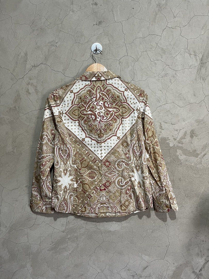 DAKS luxury line traditional print button down (Category: Luxury Apparel) located in Cagayan de Oro. Submitted by vintagevvvictim (Listing ID 1462329433, Image 3). Description: size S .