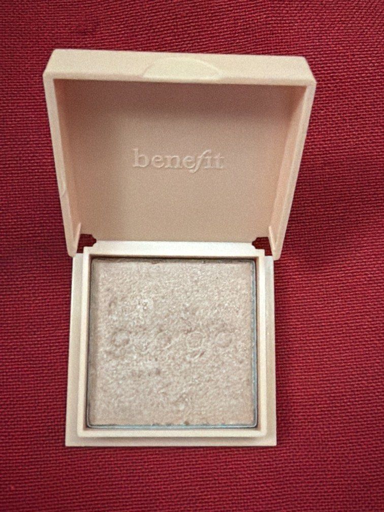 DAMAGE -BENEFIT GEORGIA GOLDEN PEACH BLUSH (Category: Makeup) located in San Juan City. Submitted by cashfrancefashioncosmetics_ph (Listing ID 1462264787, Image 3). Description: DAMAGE posted BENEFIT GEORGIA GOLDEN PEACH BLUSH No box part of the set Original .