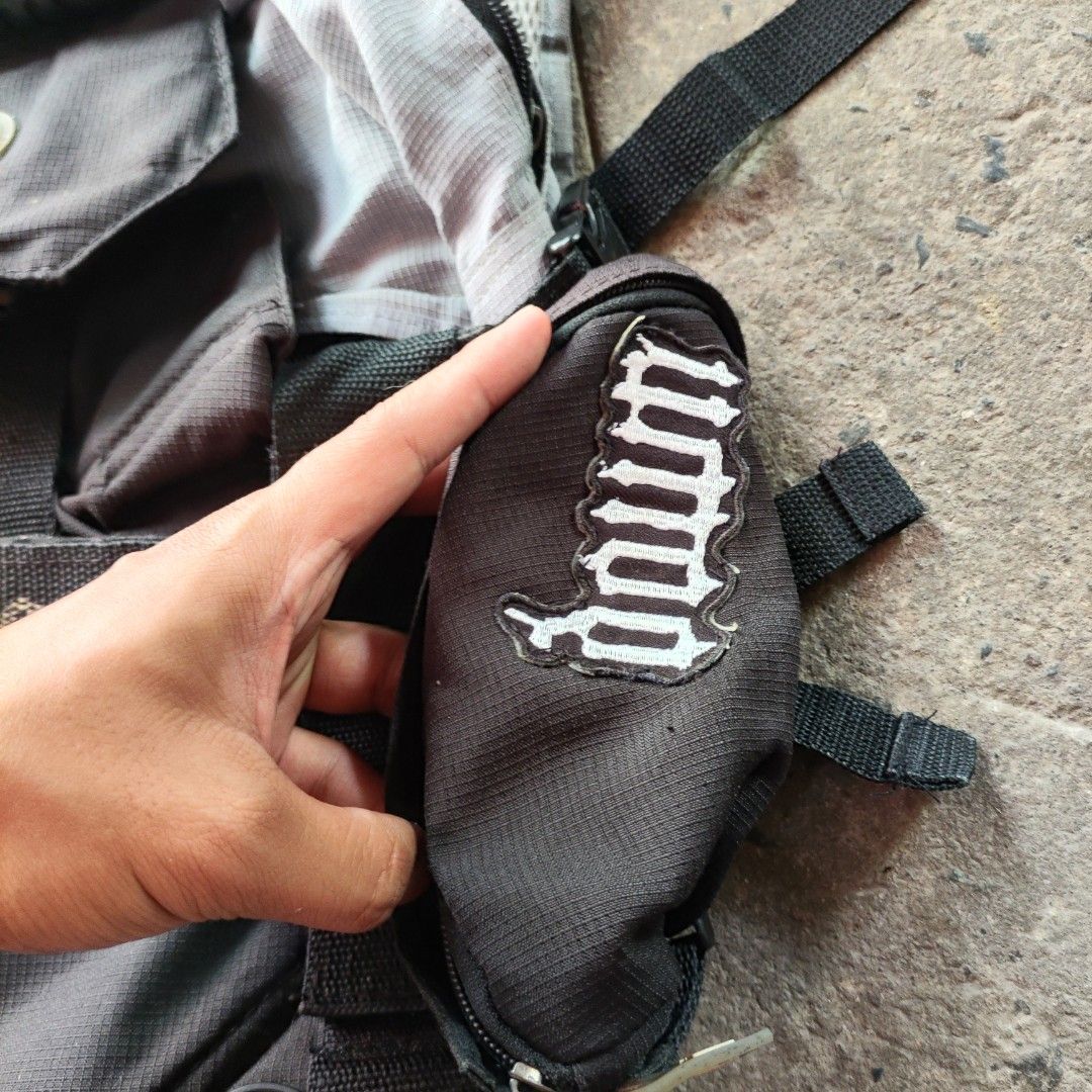 DC SHOES MULTI POCKET BACK PACK (Category: Backpacks) located in Rizal. Submitted by itsyoboiadji (Listing ID 1462302680, Image 2). Description: - Dc Shoes multi pocket back pack - Issues are included in the picture - Highly negotiable basta sure buyer.