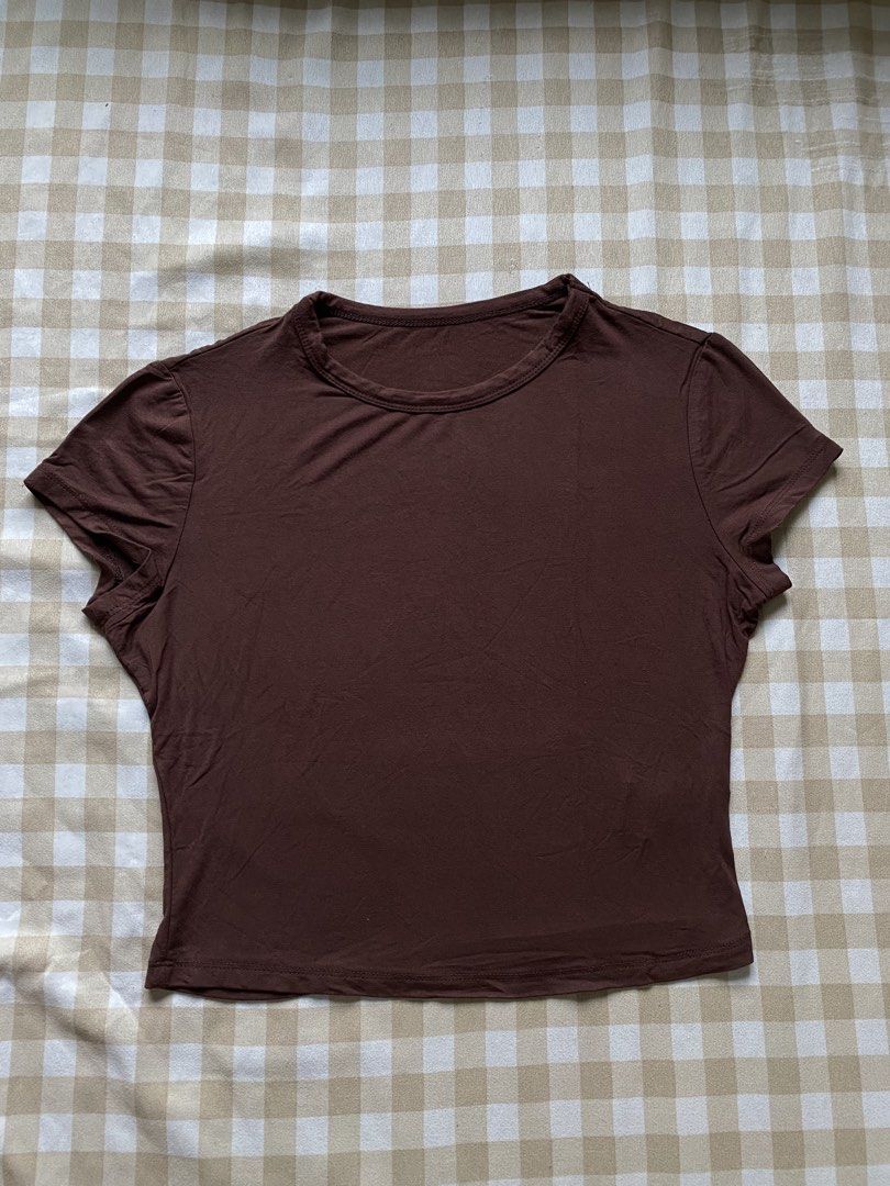 Declutter Bundle: 4 Fitted Tops & Baby Tees (Crewneck Basics) (Category: Shirts) located in Santa Maria. Submitted by closetclearout_co (Listing ID 1462278021, Image 2). Description: Fitted Tops Declutter Bundle (4 Pieces) Selling all 4 tops together at a discounted price! Includes: 1 Fitted short-sleeve crewneck tee in Brown 1 Fitted short-sleeve crewneck tee in Crimson Red (SHEIN, Size S) 1 Fitted short-sleeve crewneck tee in Blue (SHEIN, Size 