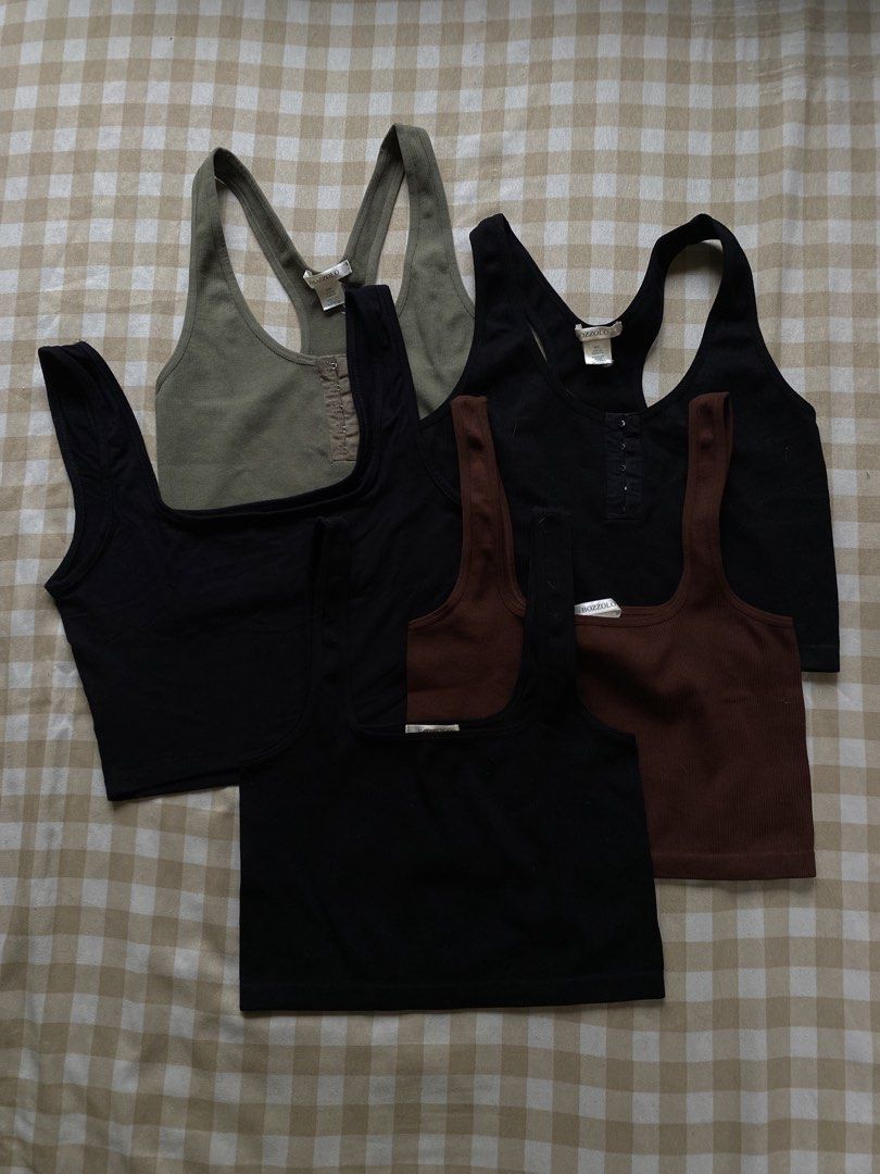 Declutter Bundle: 5 Ribbed Crop Tops & Tank Tops (Square Neck, Hook-and-Eye) (Category: Sleeveless) located in Santa Maria. Submitted by closetclearout_co (Listing ID 1462279467, Image 1). Description: Crop Tops Declutter Bundle (5 Pieces) Selling all 5 tops together at a discounted price! Includes: 1 Ribbed racerback crop tank with hook-and-eye detail in Olive Green (Bozzolo) 1 Ribbed racerback crop tank with hook-and-eye detail in Black (Bozzol