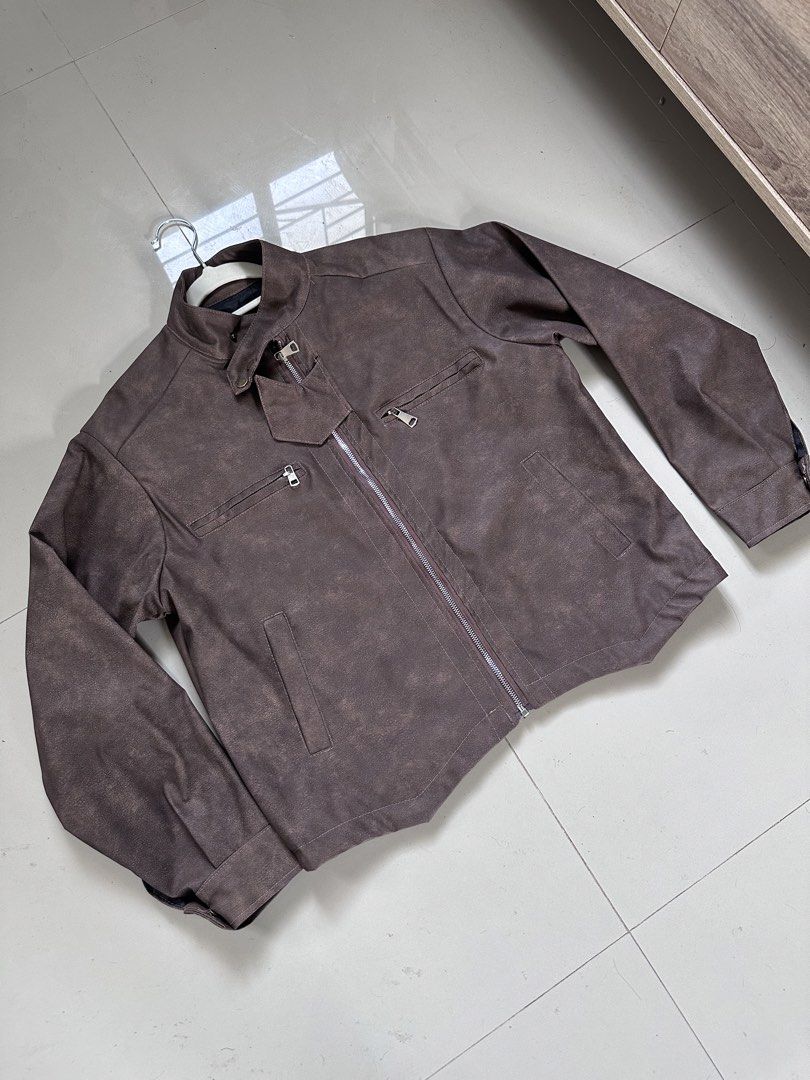 Declutter Jackets (Category: Coats, Jackets and Outerwear) located in Manila. Submitted by nilodanzcuadra (Listing ID 1462398721, Image 3). Description: Declutter, mga hindi koto nagamit Nasa cabinet lang Mostly medium Meron din large Xl xxl Pm nyoko sa details 500 na lang Yung isang leather sguro 700 Loc: north caloocan.