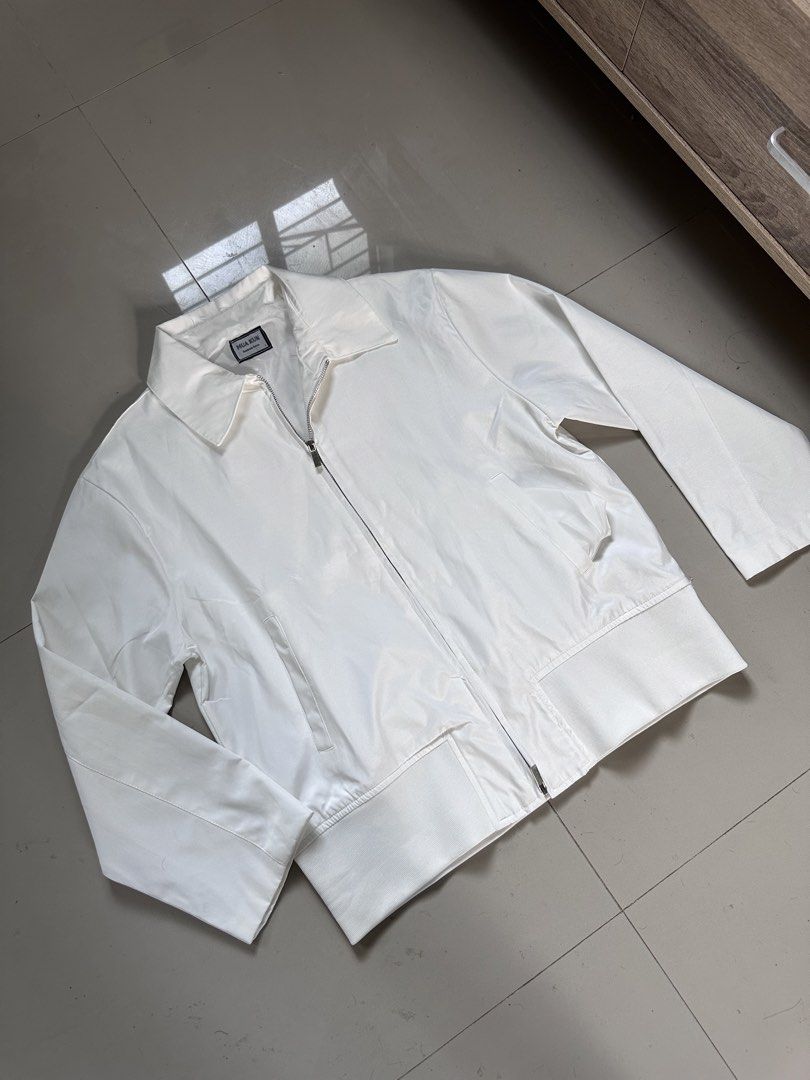 Declutter Jackets (Category: Coats, Jackets and Outerwear) located in Manila. Submitted by nilodanzcuadra (Listing ID 1462398721, Image 2). Description: Declutter, mga hindi koto nagamit Nasa cabinet lang Mostly medium Meron din large Xl xxl Pm nyoko sa details 500 na lang Yung isang leather sguro 700 Loc: north caloocan.