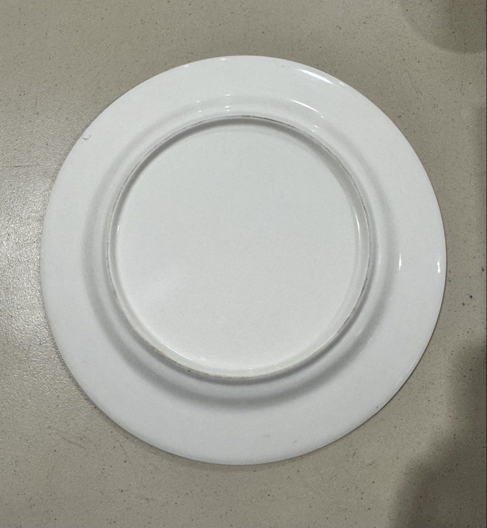 Decorative Leaf Pattern Dinner Plate (Category: Dinnerware & Cutlery) located in Quezon City. Submitted by meggoquingco (Listing ID 1462346573, Image 2). Description: - White dinner plate with decorative autumn leaf motif. - Features a single large leaf centered on the plate. - Light green trim along the rim. - Approximately 11 inches in diameter. - Ideal for serving meals or as a decorative piece..