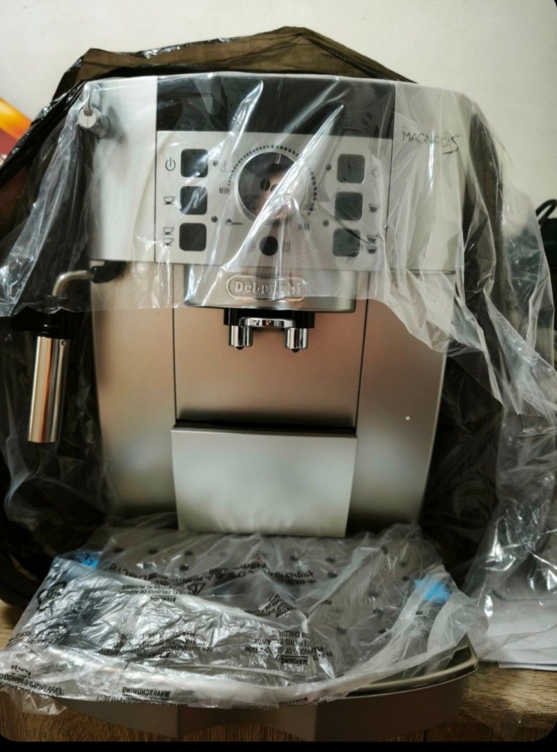 DeLonghi Magnifica Automatic Coffee Machine (Category: Coffee Machines & Makers) located in Manila. Submitted by freeowl.7da793 (Listing ID 1462294413, Image 1). Description: - DeLonghi Magnifica coffee machine - Color: Silver and Black - Features a steam wand for frothing milk - Comes with a drip tray - Perfect for making your favorite coffee drinks at home.