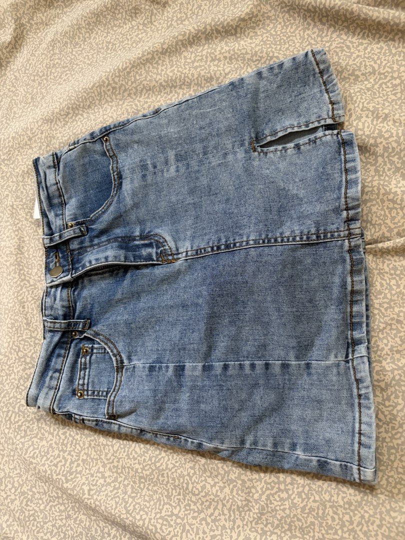 Denim Mini Skirt (Denim Inner) with small slit (Category: Skirts) located in Manila. Submitted by closet.coll (Listing ID 1462303675, Image 1). Description: Waist : 24 inches Length : 14 inches.