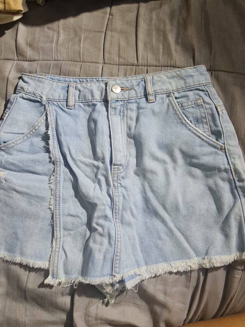 Denim Skort (short-skirt) (Category: Shorts) located in Manila. Submitted by vast_urban.thrift (Listing ID 1462294406, Image 1). Description: Pre-loved skort. good as new. used it once.