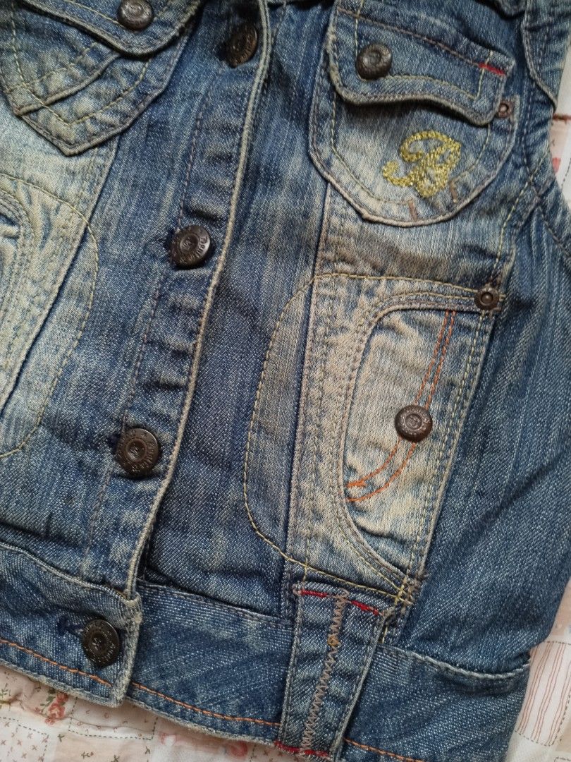 Denim Vest (Category: Coats, Jackets and Outerwear) located in Cebu City. Submitted by thrift_with_anjel (Listing ID 1462421964, Image 3). Description: ❀.ೃ࿔Denim Vest❀.ೃ࿔* 🌹Brand: B Jeans by Bonila B. 🥀Flaw: one of the pocket doesn't snap shut 🌸Bust: 23-30 🌸Waist: 24-28 🌷Mine: 250(AU).