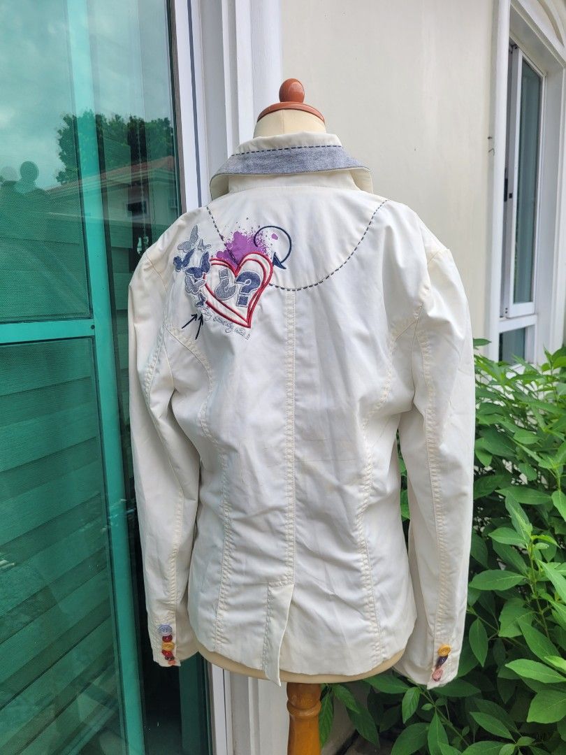 Desigual Woman Y2K Buttons Patterned Coat Size 40 (Category: Coats, Jackets and Outerwear) located in Muntinlupa City. Submitted by havilahph (Listing ID 1462275012, Image 2). Description: White Desigual jacket with a unique blue and white patterned lining. SUCH a great statement piece for the office! For the Y2K or artsy girlies. Size 40. .