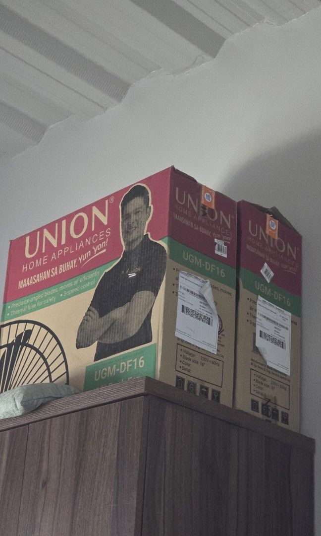 Desk Fan (Category: Fans) located in Zamboanga. Submitted by gaylehermosa (Listing ID 1462341443, Image 2). Description: Buy 1 Take 1 (yes po, 2pcs makuha nyo) Desk Fan Used only for 5 months during review.