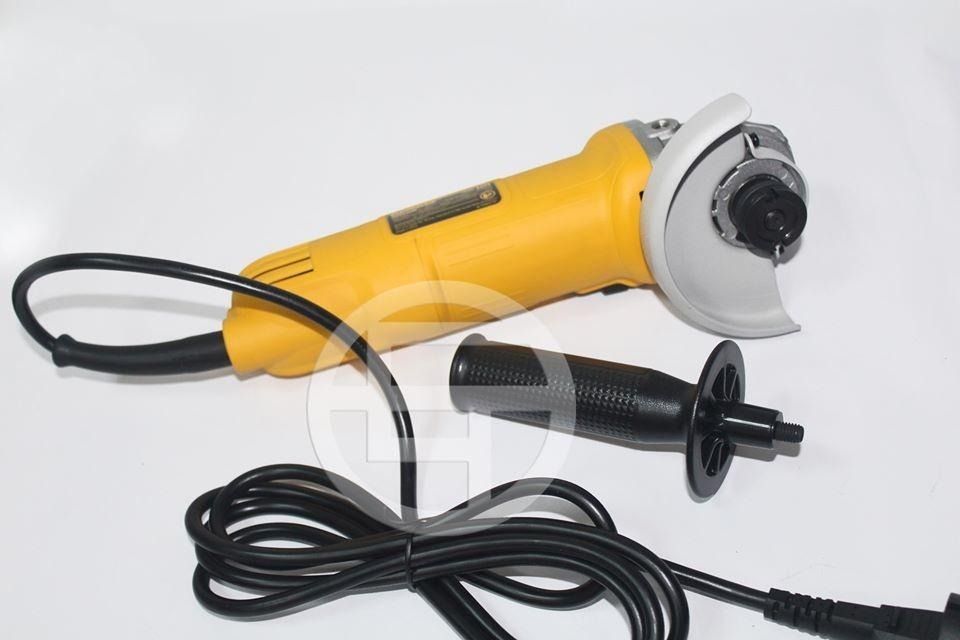 DeWalt Slide Switch SAG Grinder (Category: Outdoor Furniture) located in Quezon City. Submitted by ultrapetronne (Listing ID 1462337226, Image 2). Description: DeWalt DWE8200S 850W Slide Switch SAG Grinder 100mm 850W Slide Switch SAG Grinder Power Input: 850W Max Disc Diameter: 100mm No Load Speed: 12000rpm Spindle Thread: M10 Weight: 1.75kg Length (w/disc): 296mm Height: 57mm Spindle Lock: Yes Switch Type: Slide.