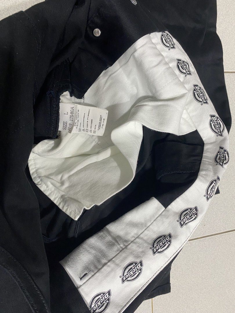 Dickies Junper (Category: Coats, Jackets and Outerwear) located in Mandaue City. Submitted by MJ_80 (Listing ID 1462343626, Image 2). Description: Dickies Black Jumper Large on tag Dimes: 19 X 63.5 Color rate & Condition: 9.9/10 Price: 2,750.