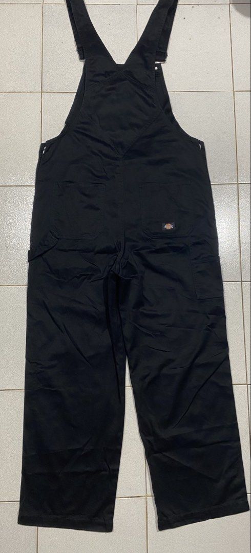 Dickies Junper (Category: Coats, Jackets and Outerwear) located in Mandaue City. Submitted by MJ_80 (Listing ID 1462343626, Image 3). Description: Dickies Black Jumper Large on tag Dimes: 19 X 63.5 Color rate & Condition: 9.9/10 Price: 2,750.