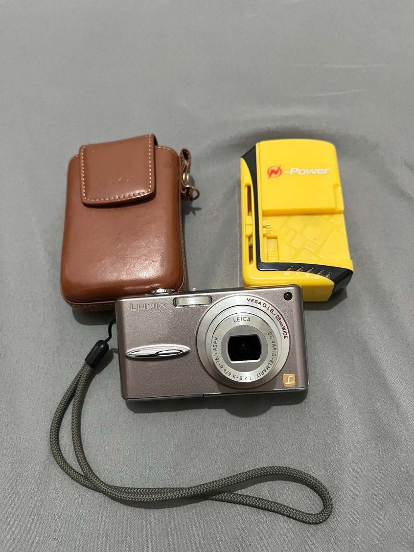 DigiCam (Category: Cameras) located in Makati City. Submitted by carlgacusan695 (Listing ID 1462426460, Image 3). Description: Panasonic LUMIX FX01 Pink Compact Camera Tested Working From Japan.