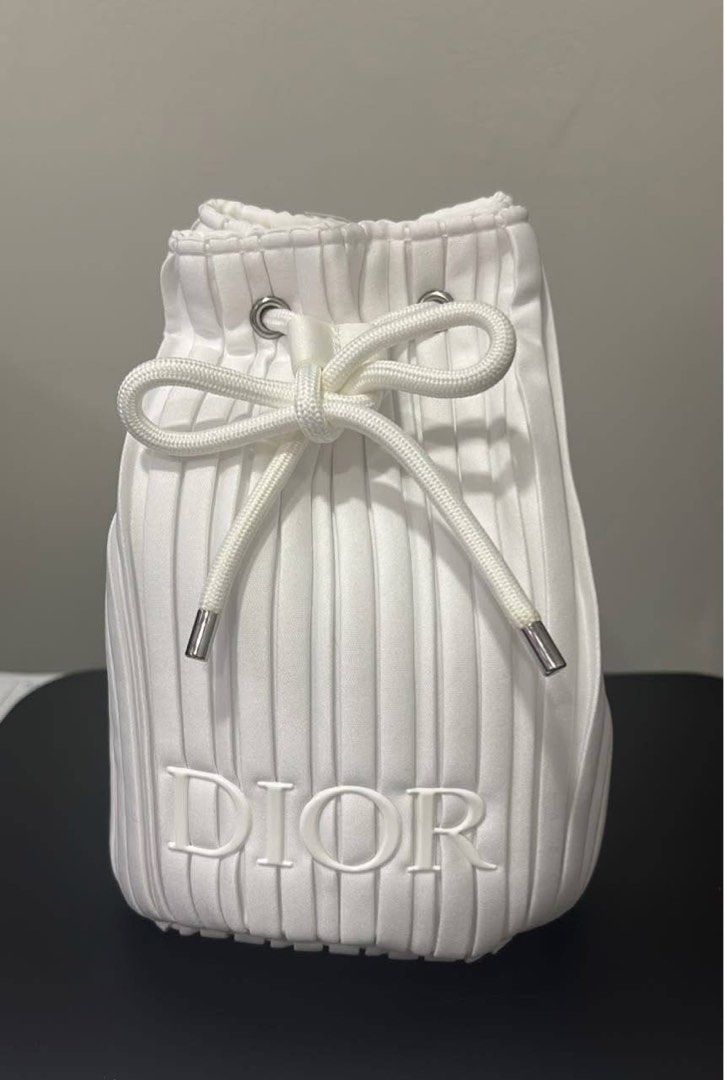 Dior cosmetic pouch original from dior store (Category: Luxury Bags & Wallets) located in Pateros City. Submitted by yethcaya10 (Listing ID 1462262128, Image 1). Description: Brand new cosmetic pouch with box original from dior store.