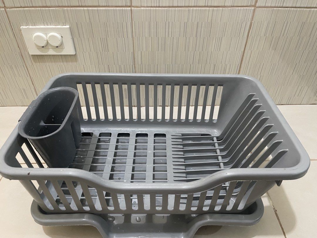 dishrack / dishdryer (Category: Other Kitchenware & Tableware) located in Manila. Submitted by heyymmich (Listing ID 1462352518, Image 1). Description: in good condition.