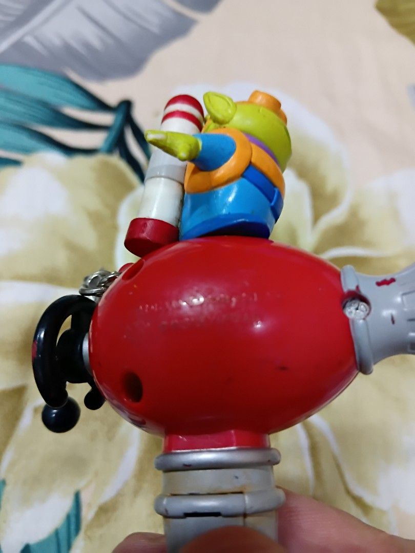 Disney Alien Light Up Keychain (Category: Character Goods) located in Quezon City. Submitted by coffeeyuki56158 (Listing ID 1462404968, Image 3). Description: selling as it is po light is not functioning good for collectors who collects disney stuffs check all photos qc areas meet ups.