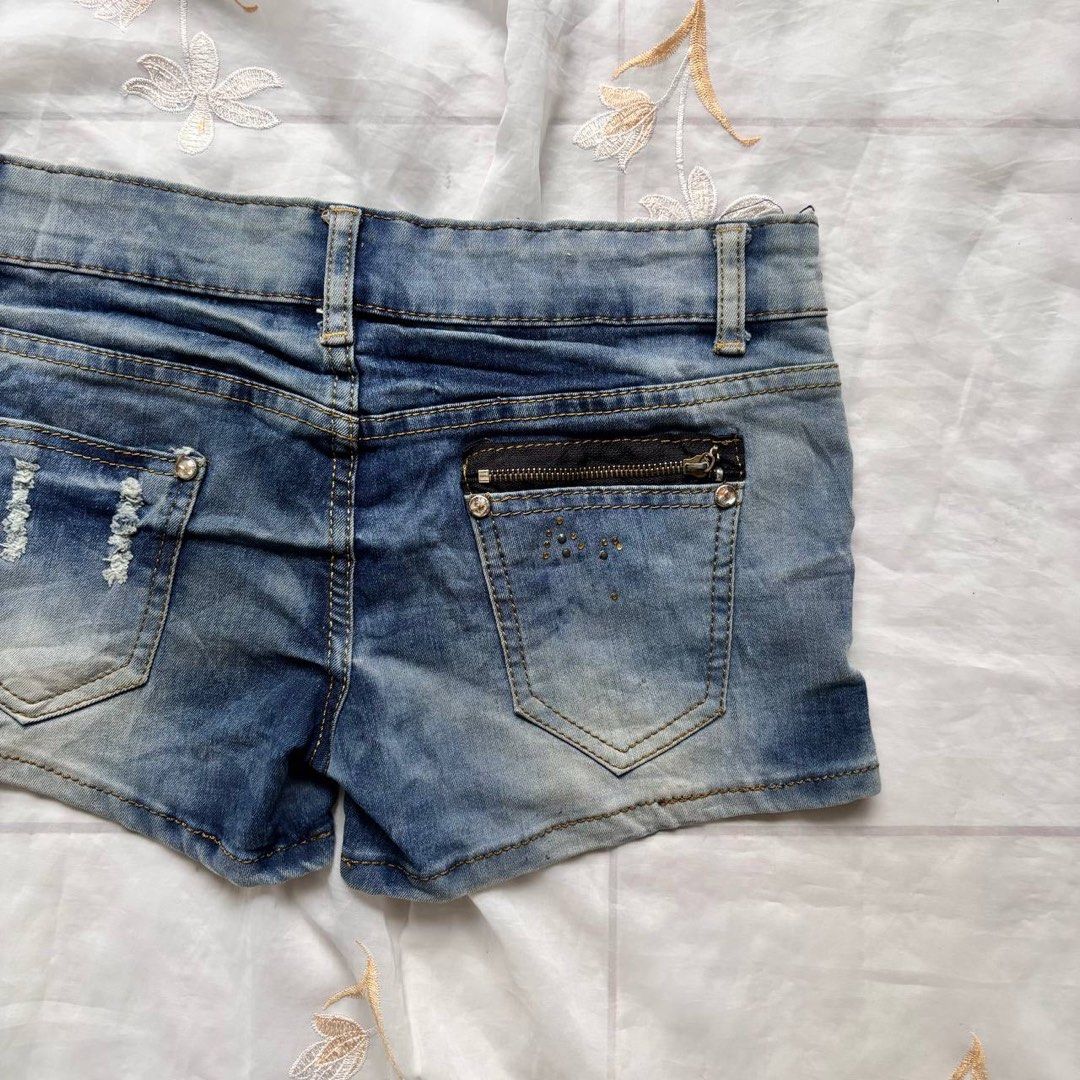 Distressed Denim Shorts with Studs and Zipper Pocket (Category: Shorts) located in Manila. Submitted by petalfinds_ (Listing ID 1462386485, Image 3). Description: ᥫ᭡.ִֶָ𓂃 vintage style fitted denim midwaist shorts ౨ৎ 𝐛𝐫𝐚𝐧𝐝: ౨ৎ 𝐬𝐢𝐳𝐞: 29-30 wl | 9.5" length 🫧⋆｡˚ 𝐝𝐞𝐭𝐚𝐢𝐥𝐬: prettyyy ng details! 🌸 ─── ⋆⋅☆⋅⋆ ── 𝖒𝖎𝖓𝖊 (𝖆𝖚𝖙𝖔 𝖞𝖔𝖚𝖗𝖘): 169.
