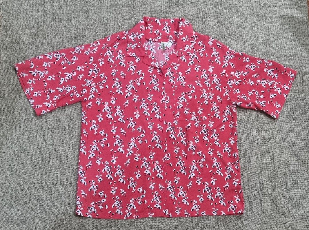Divided by H&M blouse (Category: Blouses) located in San Jose del Monte. Submitted by angelsnest (Listing ID 1462360243, Image 1). Description: Made in china 100% polyester, non-stretch Small on tag, 22"W x 27"L with extra button padala from Japan rfs: not my style Gcash,Maya, Bank transfer.