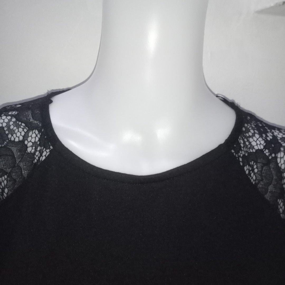 Divided H&M Black Lace Sleeves (Category: Dresses) located in Manila. Submitted by shoekendi (Listing ID 1462384655, Image 3). Description: looks new.