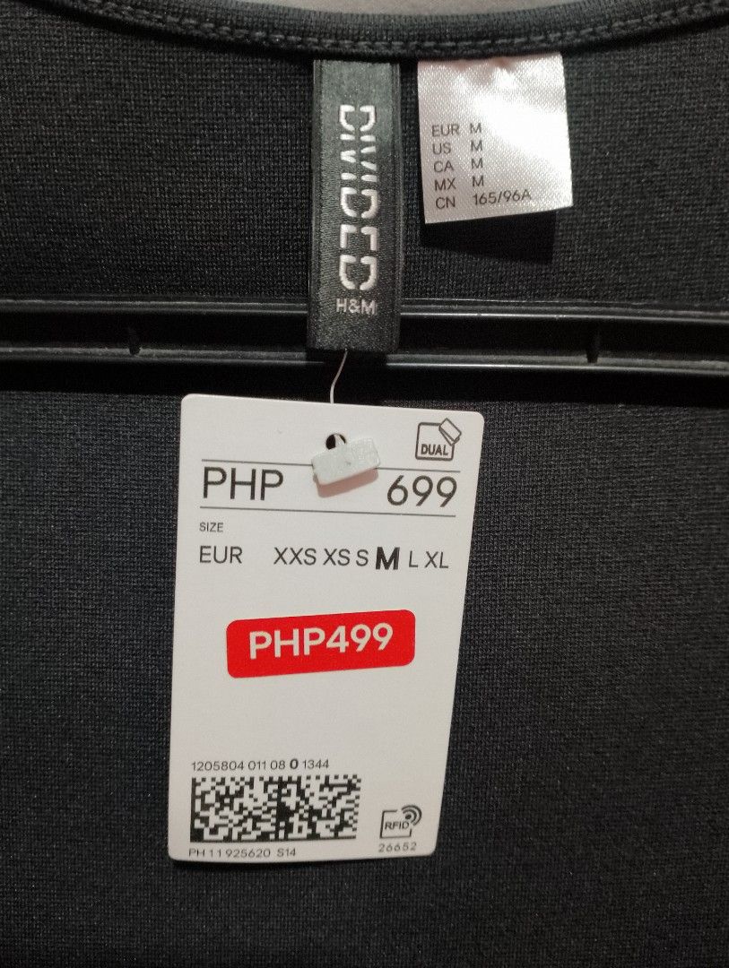 Divided H&M Black Square Neck Mini Dress (Category: Dresses) located in Manila. Submitted by nievesolanna (Listing ID 1462424210, Image 2). Description: Divided by H&M Square Neck Mini Dress (brand new with tag) Color: Black Size: Medium 400 pesos LOC: SAMPALOC, MANILA.