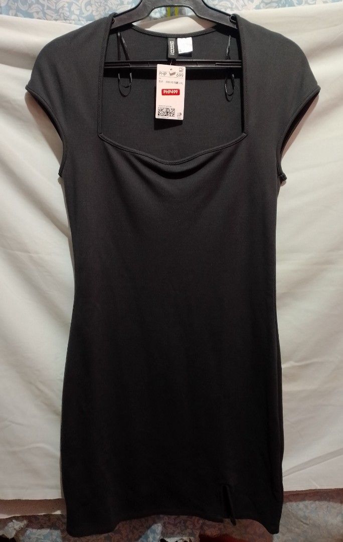 Divided H&M Black Square Neck Mini Dress (Category: Dresses) located in Manila. Submitted by nievesolanna (Listing ID 1462424210, Image 1). Description: Divided by H&M Square Neck Mini Dress (brand new with tag) Color: Black Size: Medium 400 pesos LOC: SAMPALOC, MANILA.