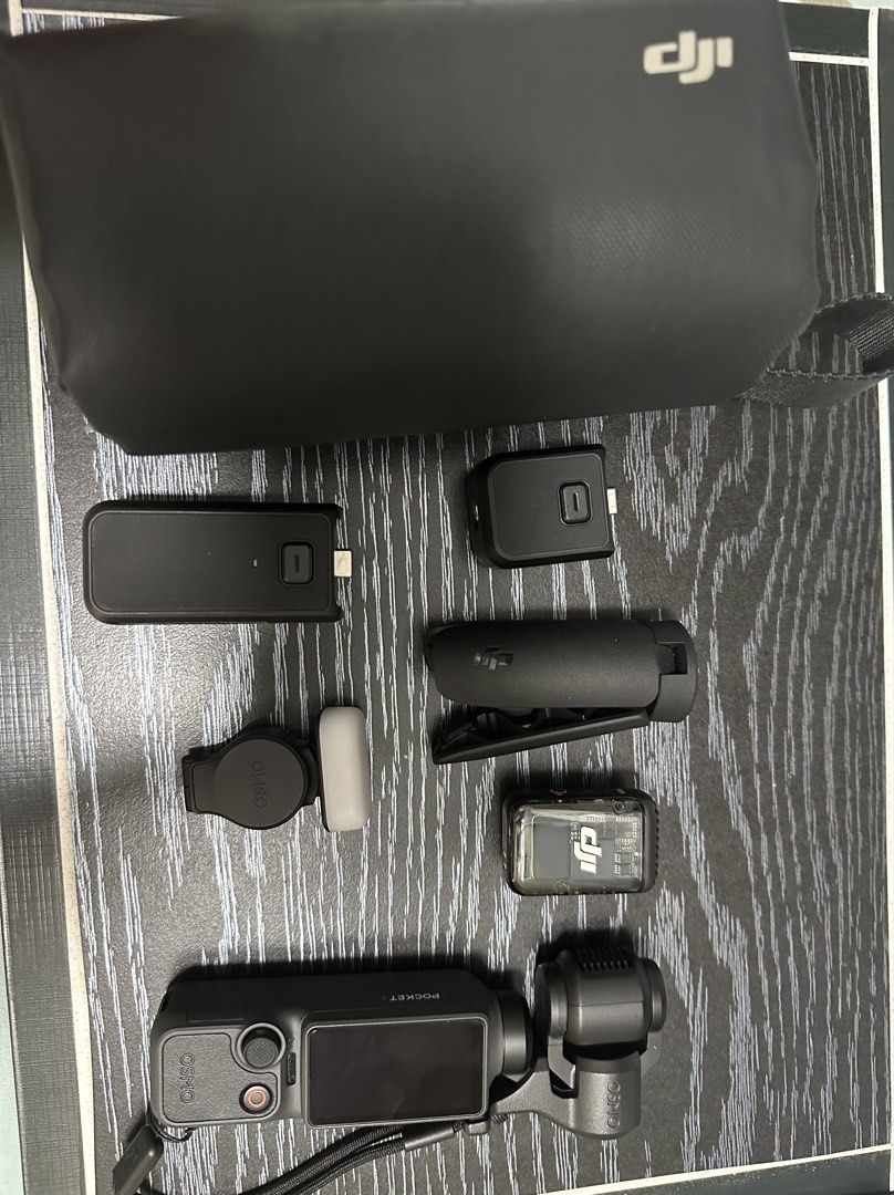 DJI Osmo Pocket 4 有盒有單 （分類：攝錄機）位於 Hong Kong。 由 9nskrxnc5x59701 提交（商品編號 1462396805，圖片 1）。簡介： Osmo Pocket 4有盒有單圖片上面見到嘅嘢都會有仲有一年(隨心换)部機仲好新淨 急岀。