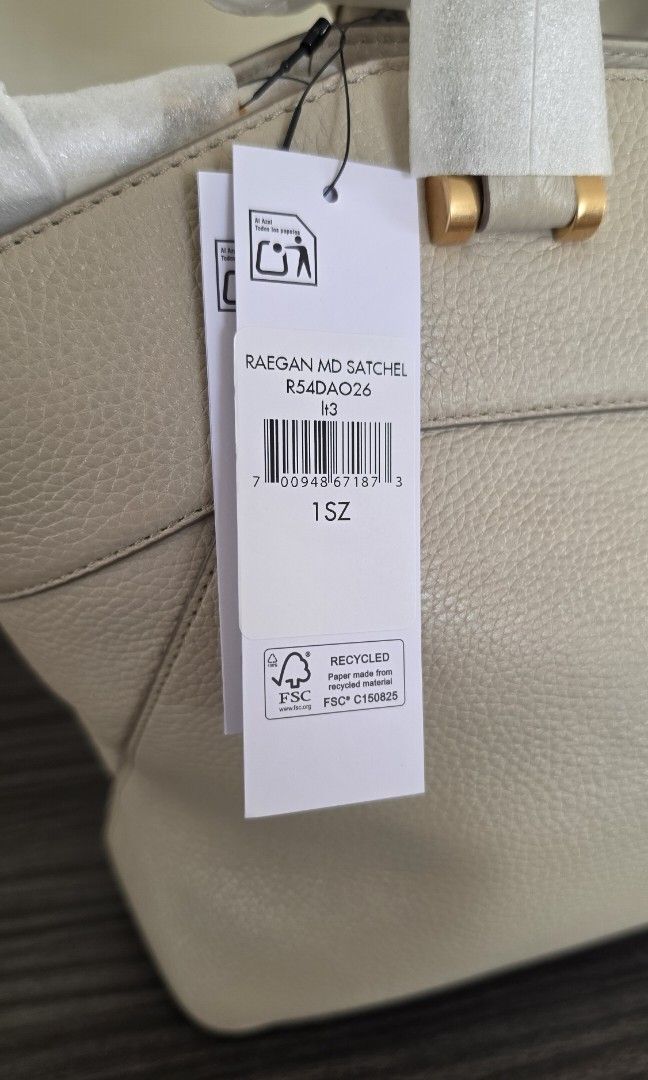 DKNY RAEGAN SATCHEL (Category: Luxury Bags & Wallets) located in Makati City. Submitted by dollymeng (Listing ID 1462308878, Image 2). Description: Elevate your everyday style with the DKNY RAEGAN Medium Satchel in timeless beige. Crafted from luxurious 100% cow leather, this sophisticated top handle bag offers spacious compartments and elegant gold-tone accents, making it the perfect accessory for polished, effortless chic..