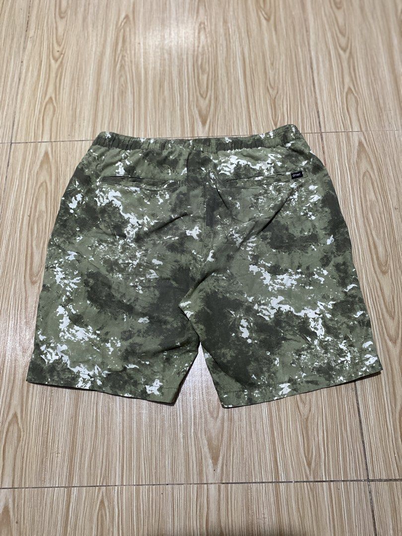 DNWR Camo Cargo Shorts (Category: Shorts) located in Davao. Submitted by jayelcarba61168 (Listing ID 1462277375, Image 3). Description: - Trendy green and white tie-dye pattern - Comfortable elastic waistband with adjustable black buckle strap - Two functional back pockets with a small tag detail - Relaxed fit, ideal for everyday casual wear.