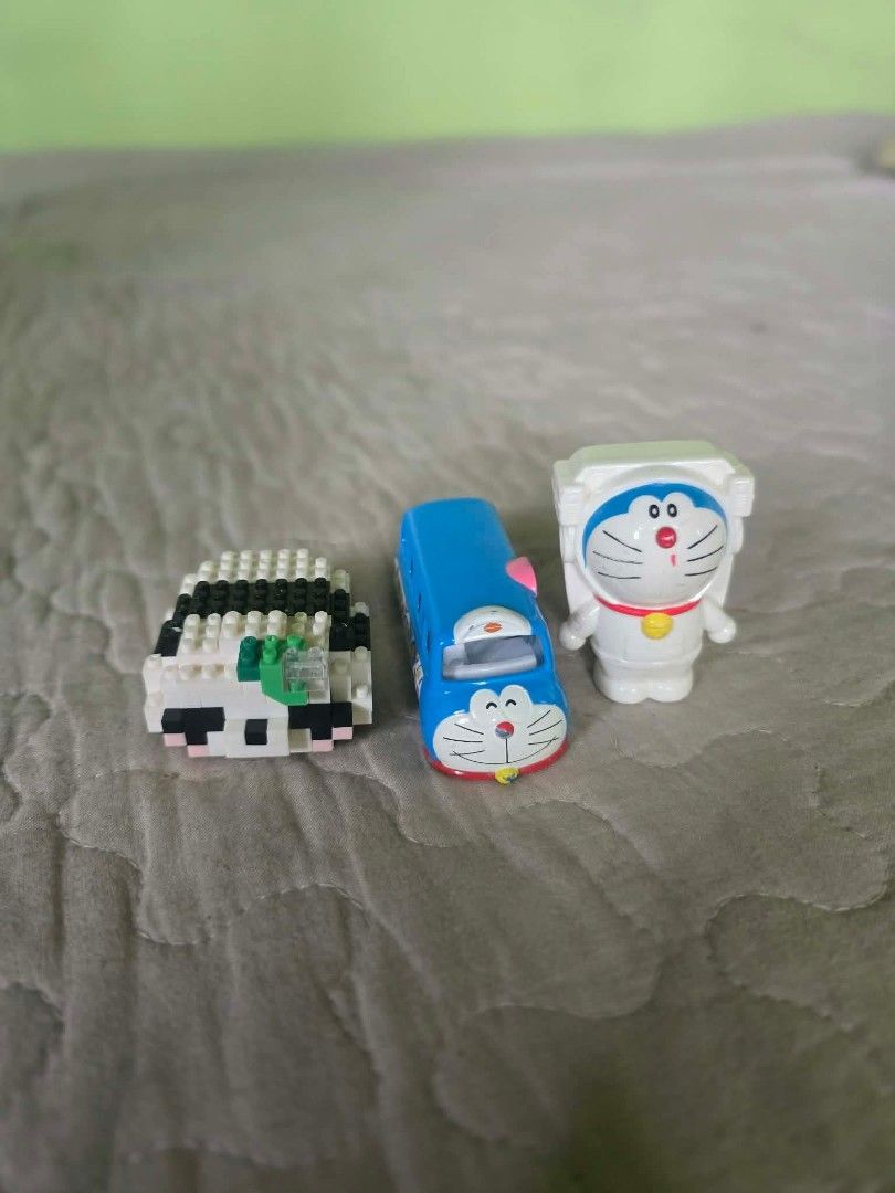 Doraemon Tomica Car & McDonald's Toy Set (Category: Vehicle & Diecast Models) located in Baguio. Submitted by je_ver_lyn16 (Listing ID 1462332036, Image 1). Description: - Set of 3 Doraemon-themed toys - Includes: Blue Doraemon Tomica car (dated 2020) - Includes: White Doraemon astronaut figure from McDonald's (dated 2021) - Includes: Small Lego-style car - Ideal for collectors or young Doraemon enthusiasts - From HT Box.