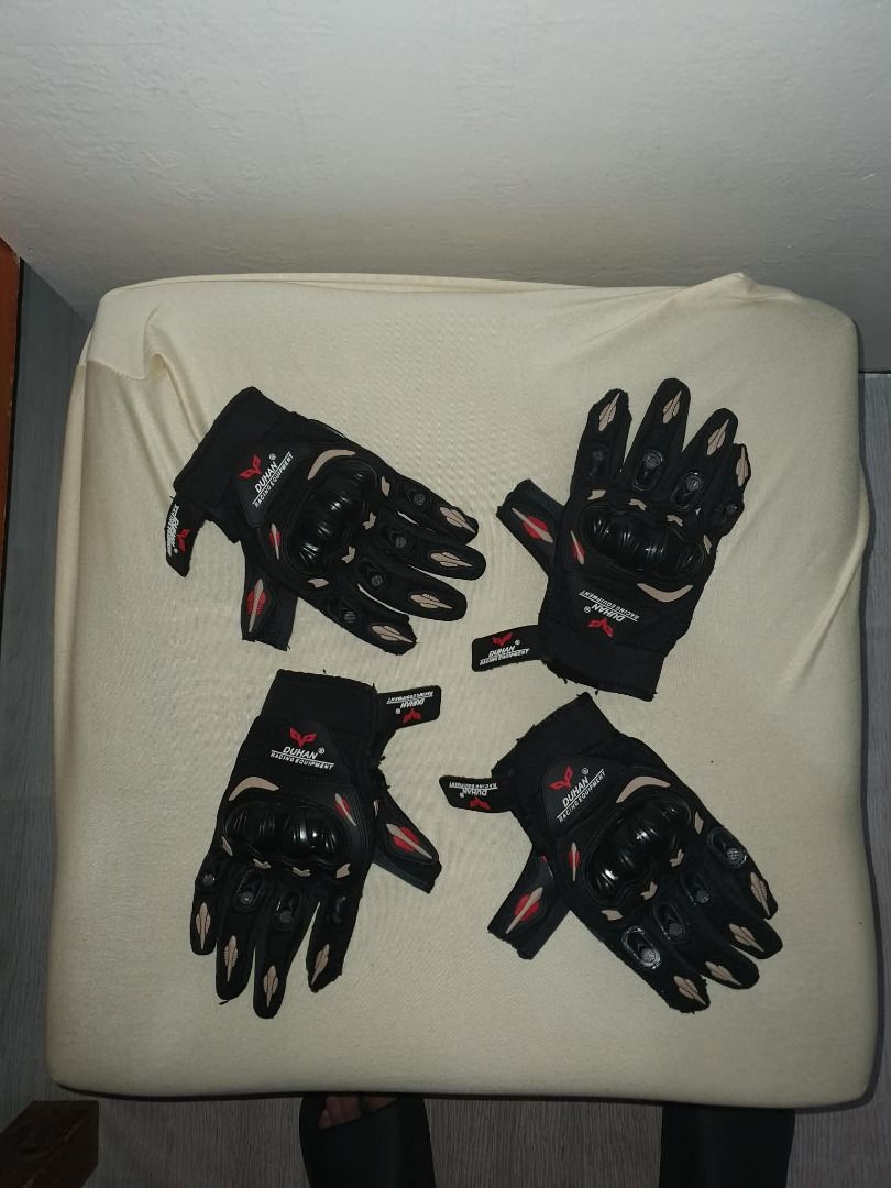 DUHAN RACING MOTOR GLOVES (TWO PAIRS) (Category: Other Motorcycles Parts and Accessories) located in Manila. Submitted by ako.si.lemmor (Listing ID 1462320234, Image 3). Description: Two pairs as pack only. Used but not abused. Size: Medium Pickup mandaluyong..