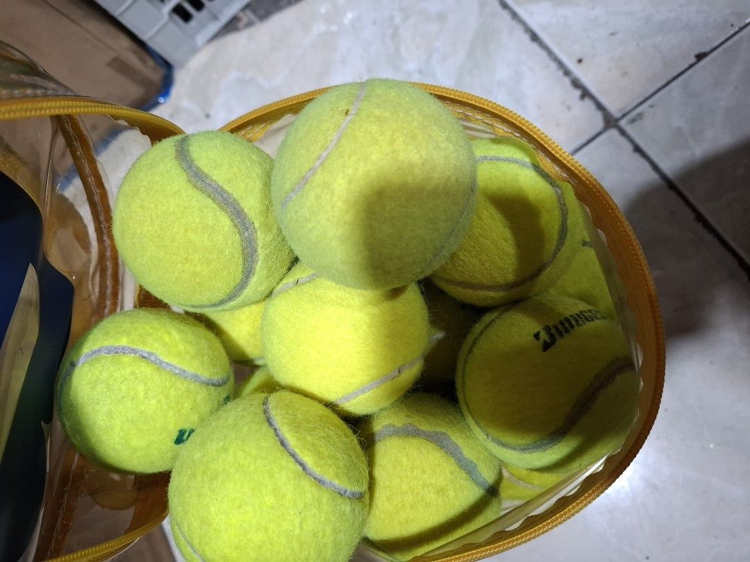 Dunlop Tennis Balls (Category: Racket and Ball Sports) located in Santa Rosa. Submitted by echojapansurplus_01 (Listing ID 1462384240, Image 3). Description: Dunlop tennis ball 40 pesos each .