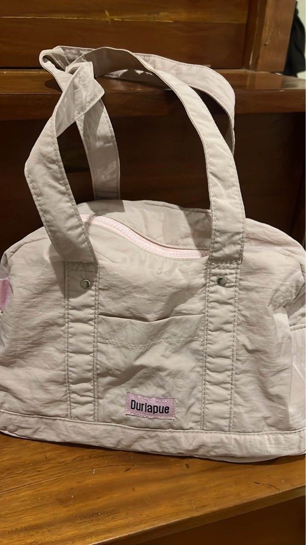 Durlapue Duffle Bag - Light Pink (Category: Luxury Bags & Wallets) located in Bacolod City. Submitted by strawberrymochi1201 (Listing ID 1462439142, Image 3). Description: - Cute duffle bag from Durlapue - Light pink color with pink zipper details - Front pocket for easy access - Spacious interior with an internal pocket - Ideal for gym sessions, weekend trips,school or everyday use - no flaws and fixed price.