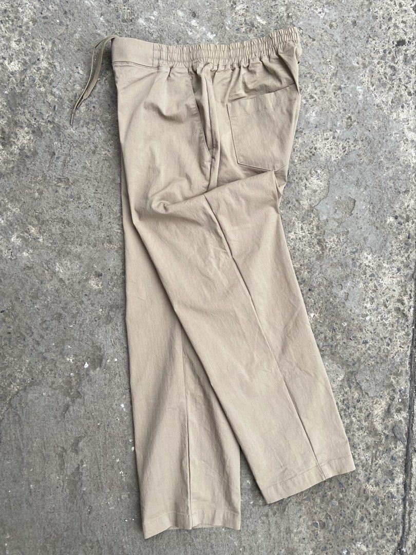 EDDIE BAUER WOVEN KHAKI TROUSERS (Category: Trousers) located in Davao. Submitted by re.wornn (Listing ID 1462327157, Image 3). Description: •LARGE WAIST28-32 LENGHT36 THIGH10 HEM8 •GOOD AS NEW CONDITION 🏷️400 ADD SHIP 📩DM.