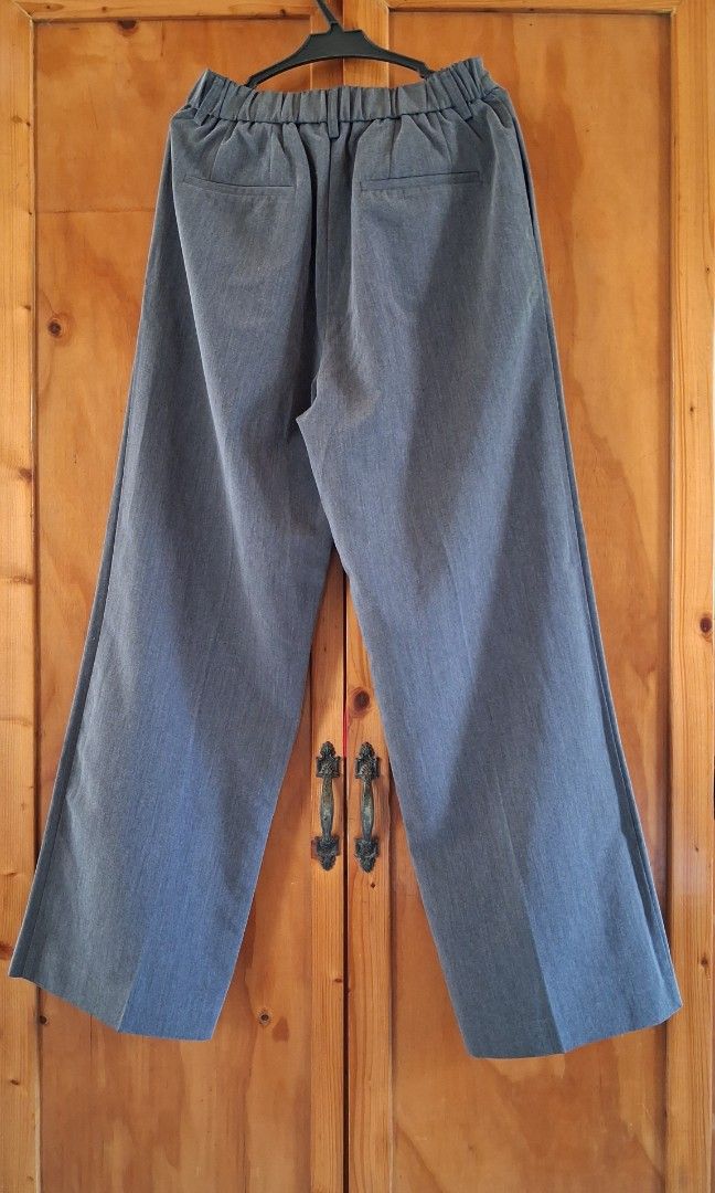 Elan Gray Pleated Wide Leg Trousers (Category: Other Bottoms) located in Bauang. Submitted by tavias.shop (Listing ID 1462306549, Image 2). Description: bought from SM for 1600+ used only for finals defense in college no flaws 👌.