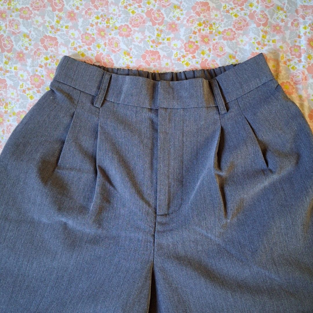Elan Gray Pleated Wide Leg Trousers (Category: Other Bottoms) located in Bauang. Submitted by tavias.shop (Listing ID 1462306549, Image 3). Description: bought from SM for 1600+ used only for finals defense in college no flaws 👌.