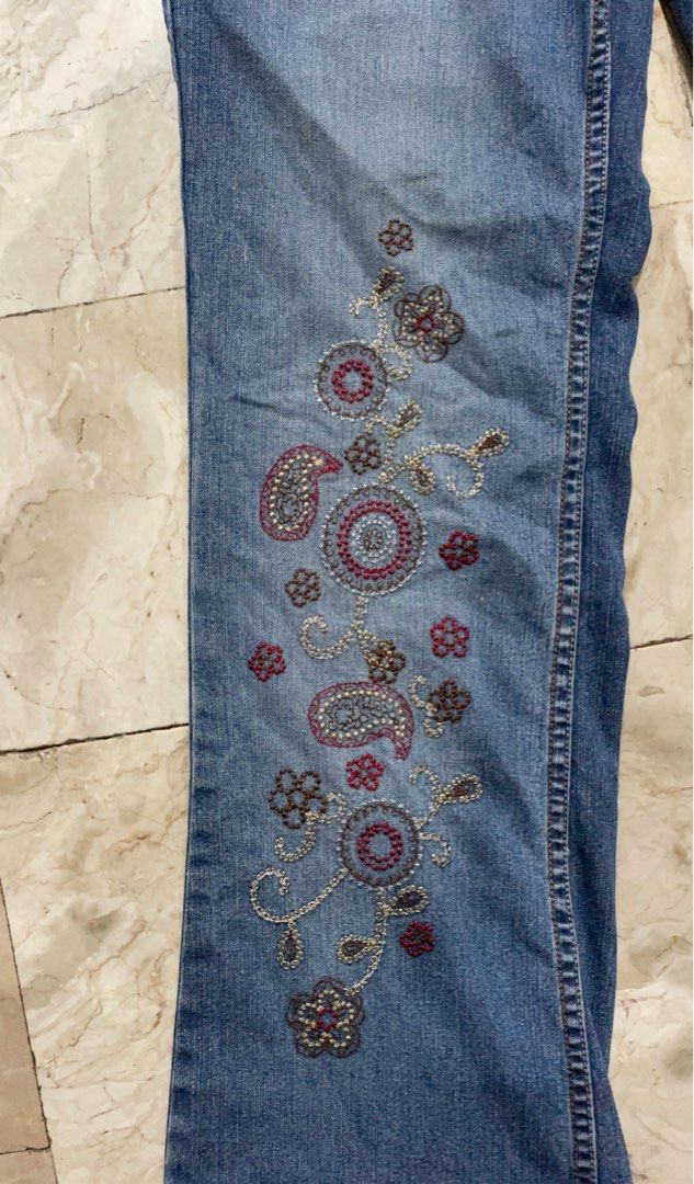 Embroidered Blue Denim Jeans (Category: Jeans) located in Las Pinas. Submitted by ifbybread (Listing ID 1462362242, Image 2). Description: - Blue denim jeans - Embroidered floral and paisley details on front and back pockets - Flare leg style - Unique and eye-catching design - Comfortable for everyday wear - Perfect for a casual and stylish look.
